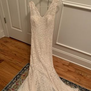 1/2 price!! Off-white stretch lace dress